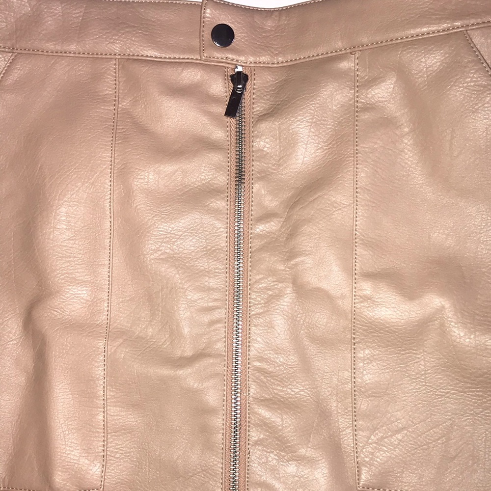 ❗️NWT❗️Bar III Faux Leather Blush Skirt - Picture 4 of 9